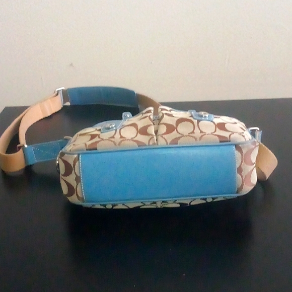 Coach - Picture 4 of 6